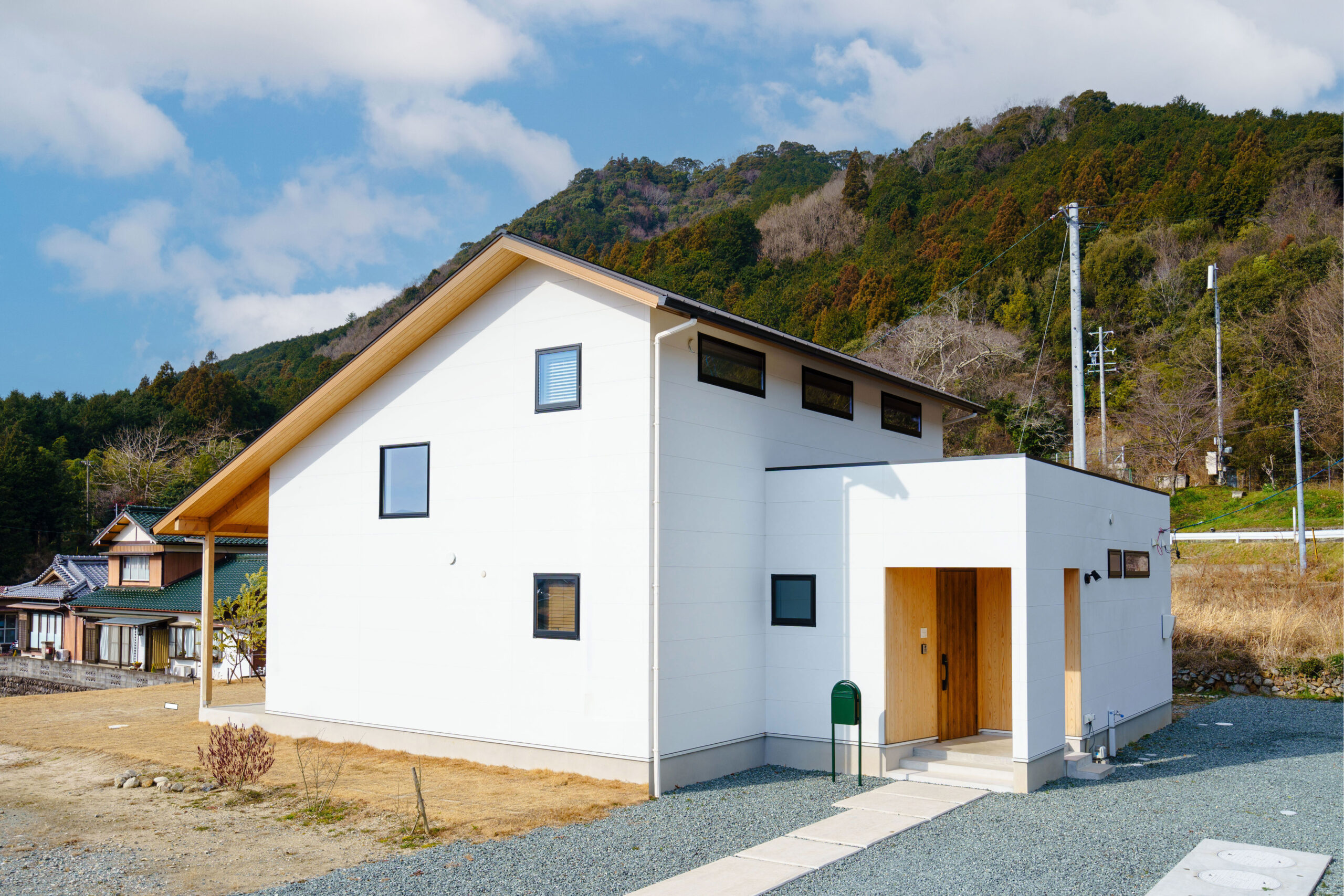 木のぬくもりに包まれる、片流れ屋根の家 | 伊勢市・松阪市で注文住宅・木の家・新築なら中美建設